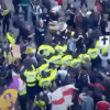 Antyimigranckie protesty w wielu miastach, w Bristolu doszło do starć z policją