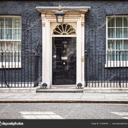 Policja zbada skargi na przyjęcia przy Downing Street w czasie lockdownu