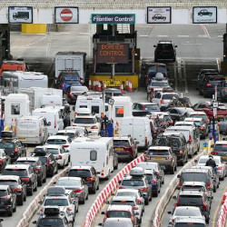 Port w Dover próbuje zapobiec wielogodzinnym korkom