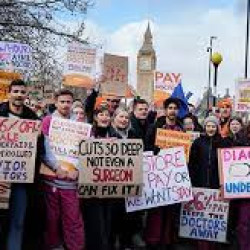 Rząd oferuje podwyżki sektorowi publicznemu, licząc na koniec fali strajków