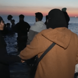 Straż graniczna przechwyciła ponton z rekordową liczbą 106 migrantów 