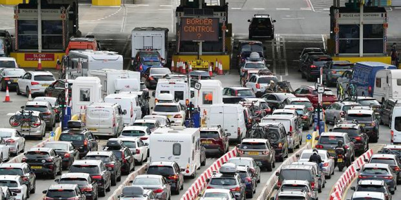 Port w Dover próbuje zapobiec wielogodzinnym korkom