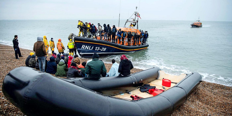 Pierwszy raz Francja zatrzymuje ponad połowę nielegalnych imigrantów na wybrzeżu La Manche