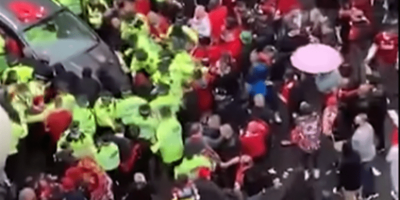 Siedem zarzutów dla mężczyzny, który wjechał w uczestników parady w Liverpoolu