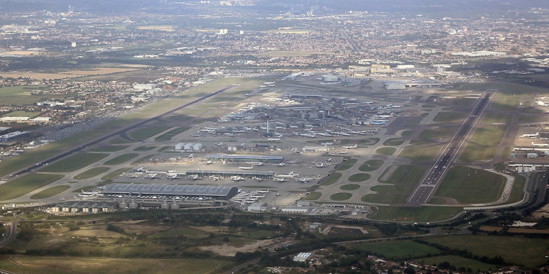 Awaria podstacji elektrycznej przyczyną unieruchomienia lotniska Heathrow w marcu